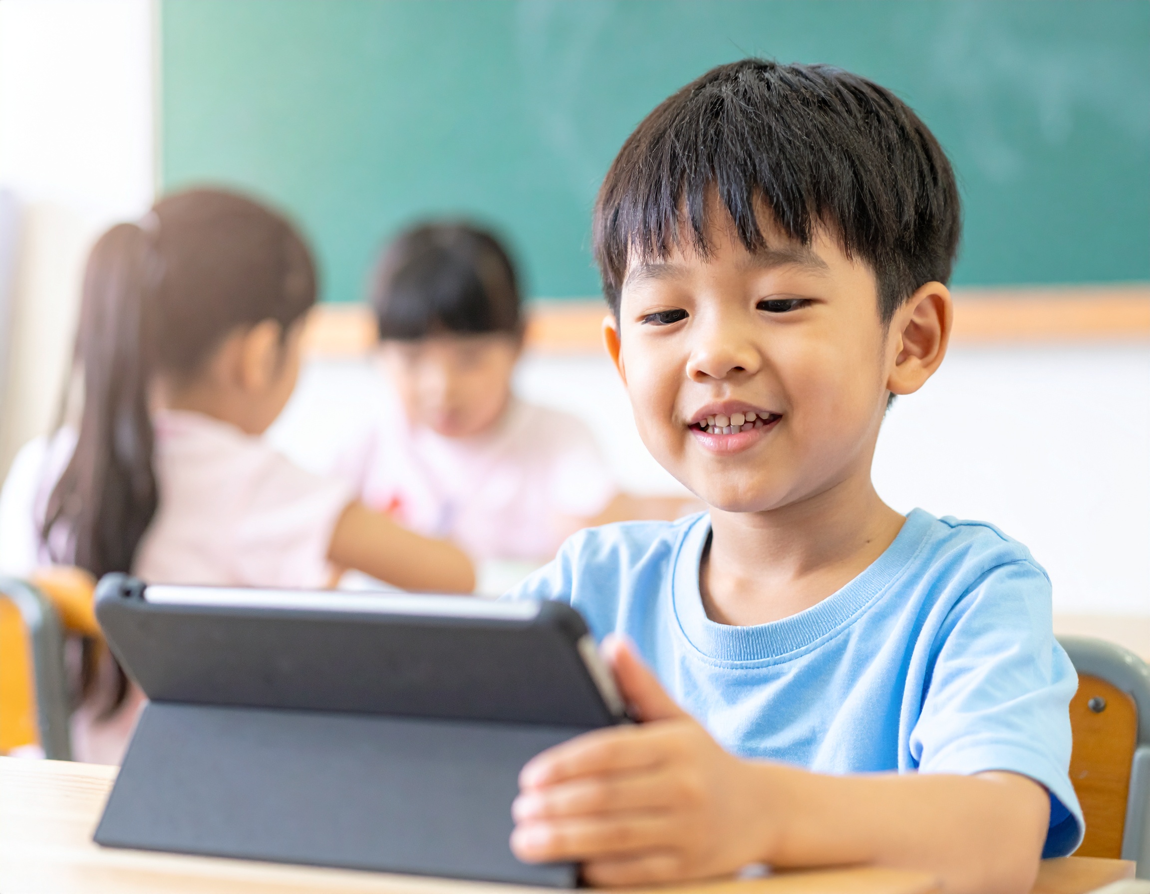 Anti-Myopia Electronic Displays: Making Screens Eye-Safe for Children